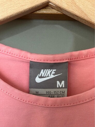 10 Yaş Beden orjinal nike pembe tshirt