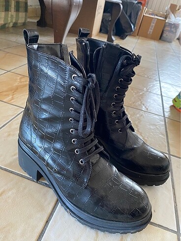 Nine West Kadın Bot
