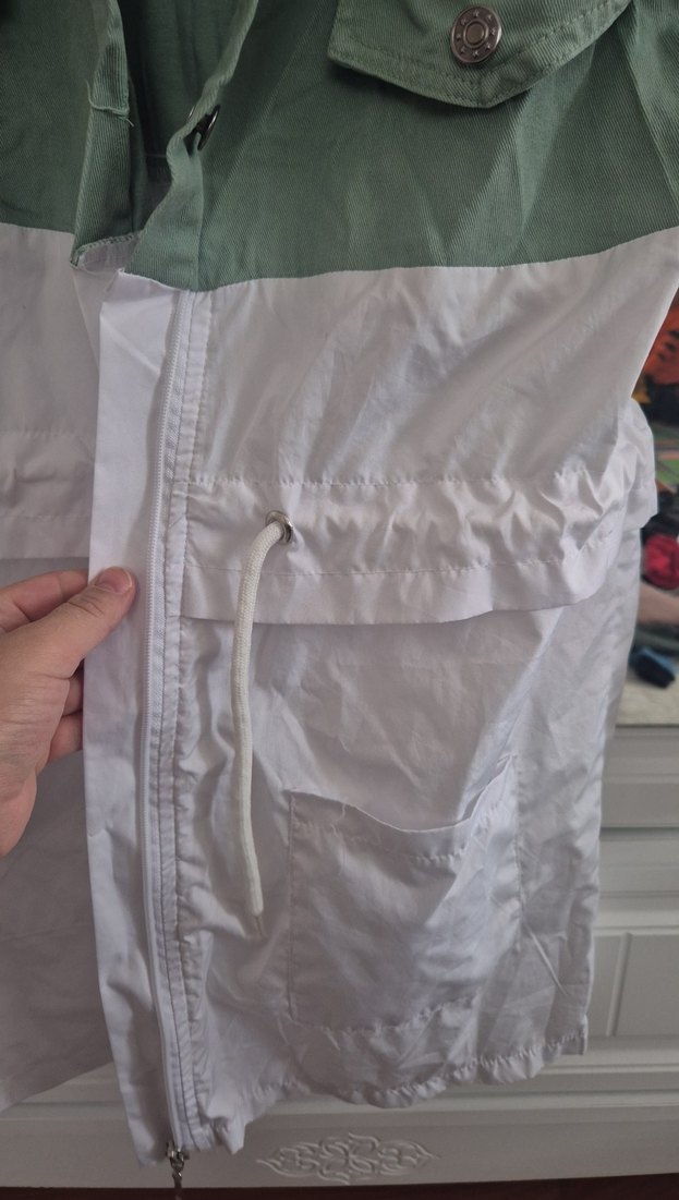 Düğmeli Beyaz-Yeşil Midi Kadın Ceket - Görsel 4