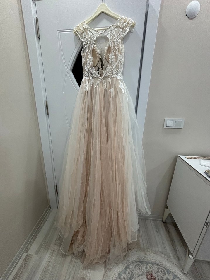 Bej Bohem V Yakalı Uzun Gelinlik - Görsel 4