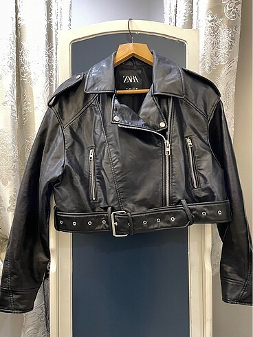 l Beden siyah Renk ZARA VİRAL CROP DERİ CEKET