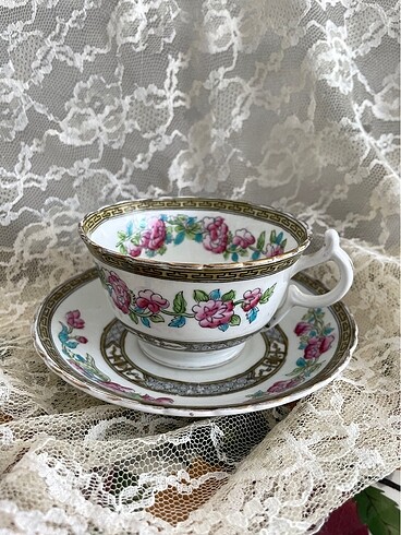 İngiliz porselen çay fincanı
