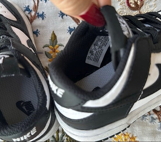 21 Beden siyah Renk NIKE (orjinal)