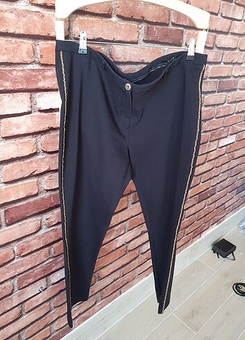 46 Beden siyah Renk Yanları gold zincir detaylı pantolon, GUSTO