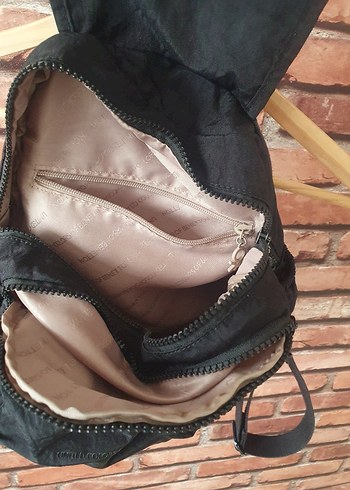 Siyah Kemerli Kadın Sırt Çantası, Benetton marka - Görsel 4