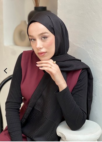 Siyah Drapeli Jakar Kadın Şal - Görsel 2