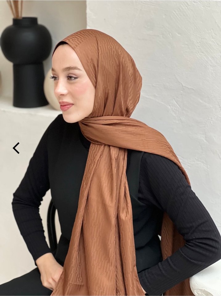 Kahverengi Jakar Kadın Şal - Görsel 3
