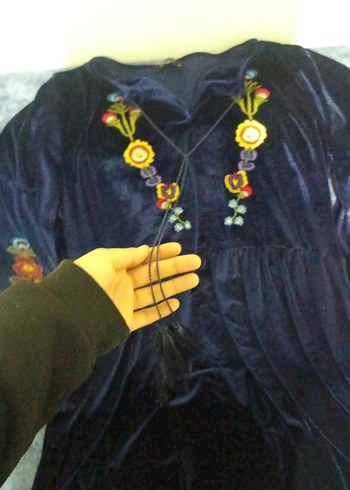 Nakışlı kadife elbise - Görsel 4