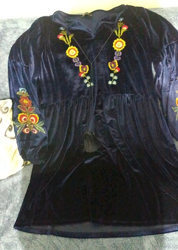 Nakışlı kadife elbise - Görsel 6