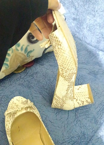 Bej Yılan Desenli Dolgu Topuklu Kadın Sandalet - Görsel 5