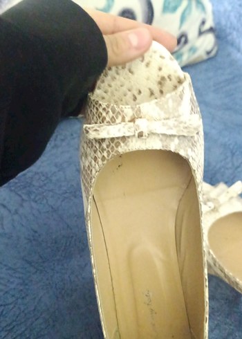 Bej Yılan Desenli Dolgu Topuklu Kadın Sandalet - Görsel 3