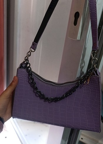 Zincir Detaylı Mor Yılan Desenli Deri Çanta - Görsel 3