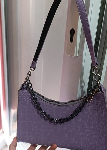 Zincir Detaylı Mor Yılan Desenli Deri Çanta - Görsel 2