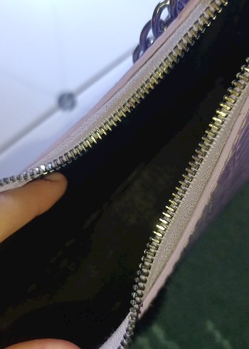 Zincir Detaylı Mor Yılan Desenli Deri Çanta - Görsel 5