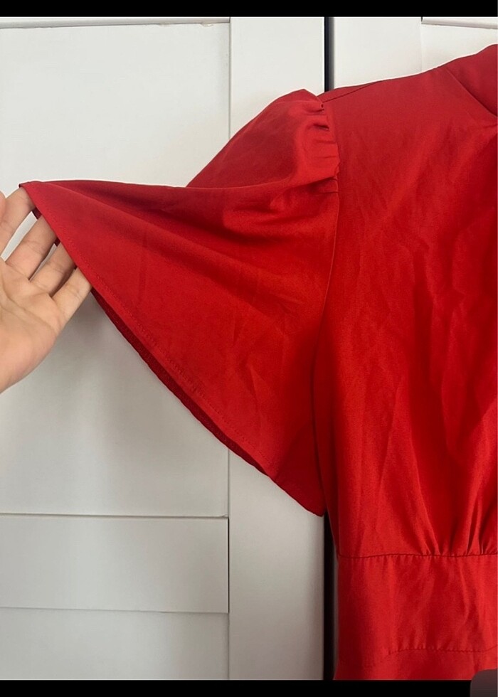 Kırmızı elbise - Görsel 2