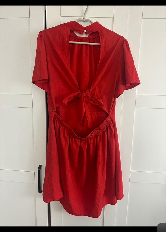Kırmızı elbise - Görsel 3