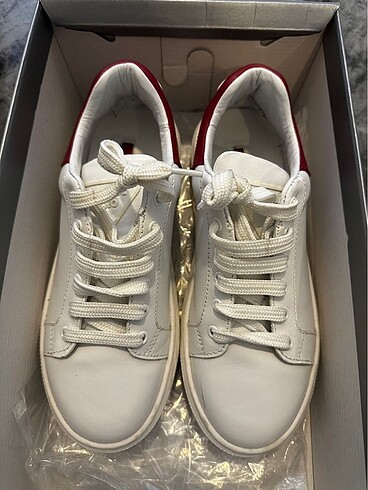 Prada Kadın Sneakers