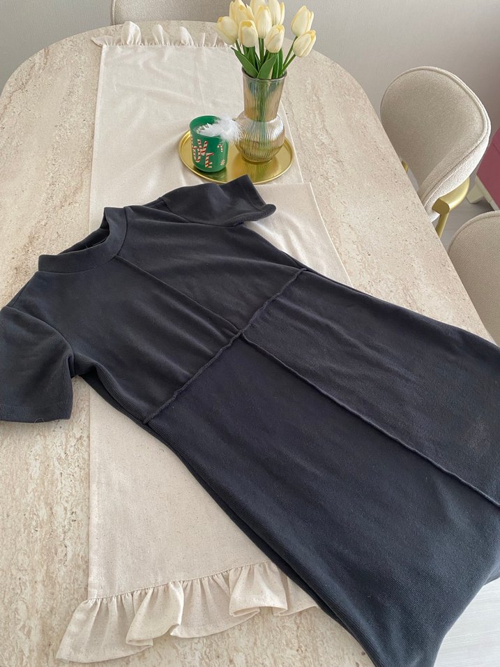 Siyah Yüksek Yakalı Kısa Kollu - Görsel 3