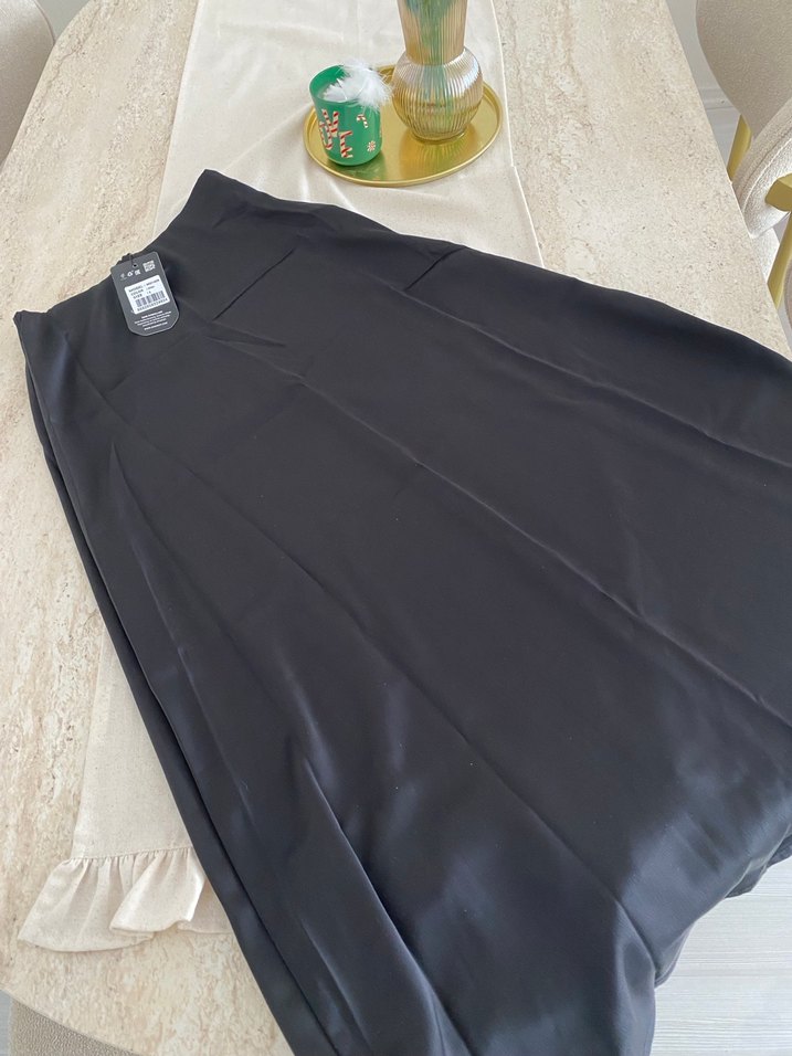 Siyah Uzun Kadın Etek - Görsel 2