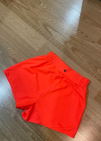 Kırmızı Mini Spor Şortu - Görsel 3