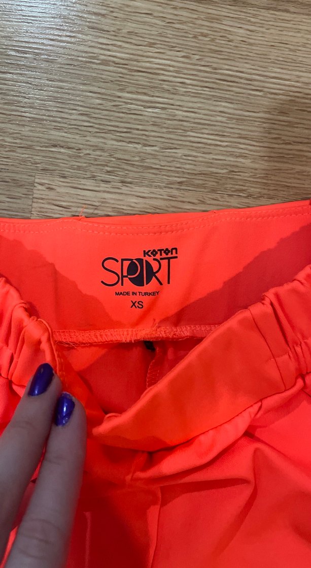 Kırmızı Mini Spor Şortu - Görsel 2