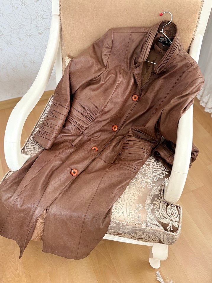 Düğmeli Kahverengi Uzun Deri Kadın Ceketi - Görsel 4