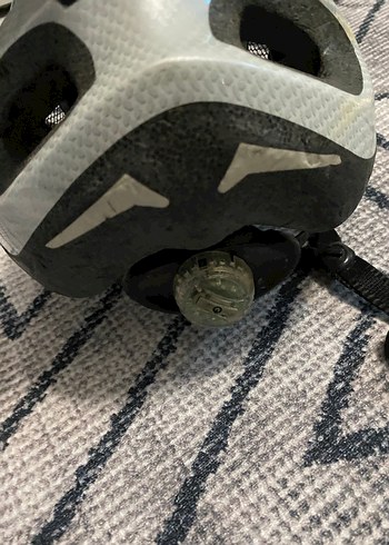 Beyaz Minimalist Bisiklet Kaskı - Görsel 2