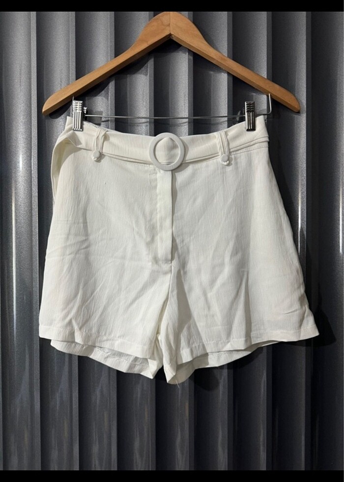 Beyaz Şort - Görsel 3
