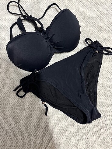 Ay-Yıldız Siyah bikini takımı