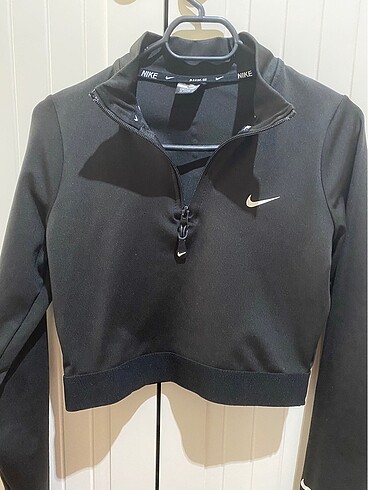 Nike crop