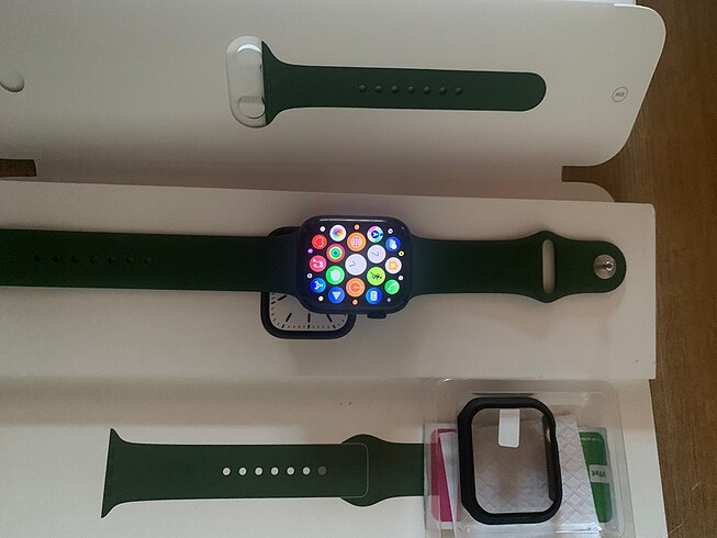 Apple Watch 7 45 mm haki renk