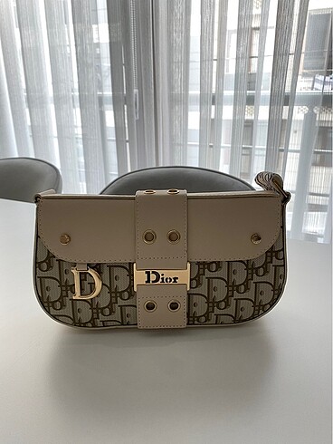 Beden Christian Dior kol çantası