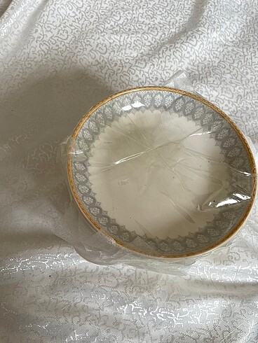 Diğer 6 tane yemek tabağı