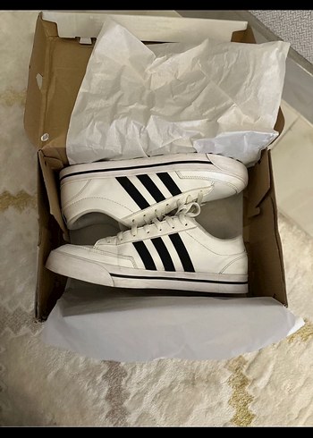 Adidas Beyaz Siyah Çizgili Kadın Spor Ayakkabı - Görsel 2