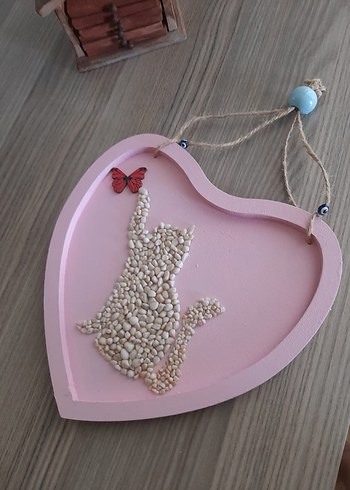 Kalpli Pembe Kedi Duvar Süsü