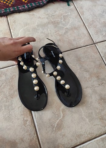 Siyah Parlak Boncuklu Kadın Sandalet