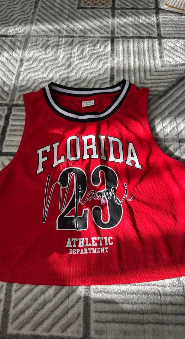 Kırmızı Baskılı Sporcu Atlet - Görsel 3