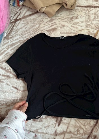 Siyah Kısa Kollu Bel Detaylı Crop Top - Görsel 3