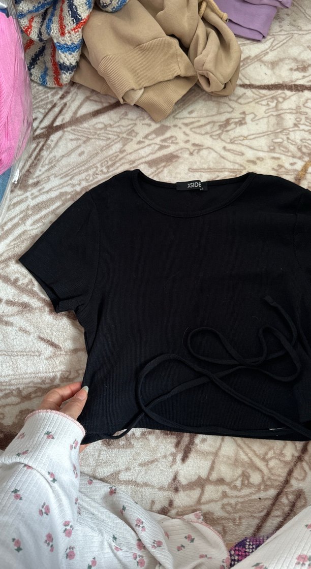 Siyah Kısa Kollu Bel Detaylı Crop Top - Görsel 3