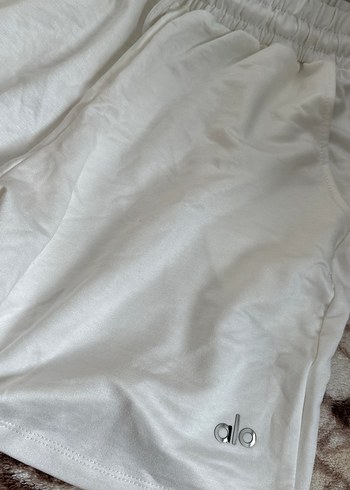 Beyaz Pamuklu Rahat Kesim Mini Şort - Görsel 2