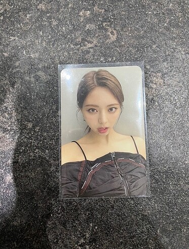 Itzy yuna pc photocard