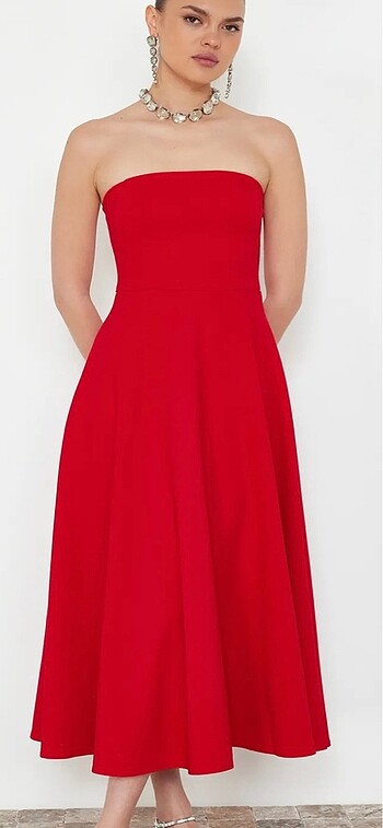 Kırmızı elbise - Görsel 2