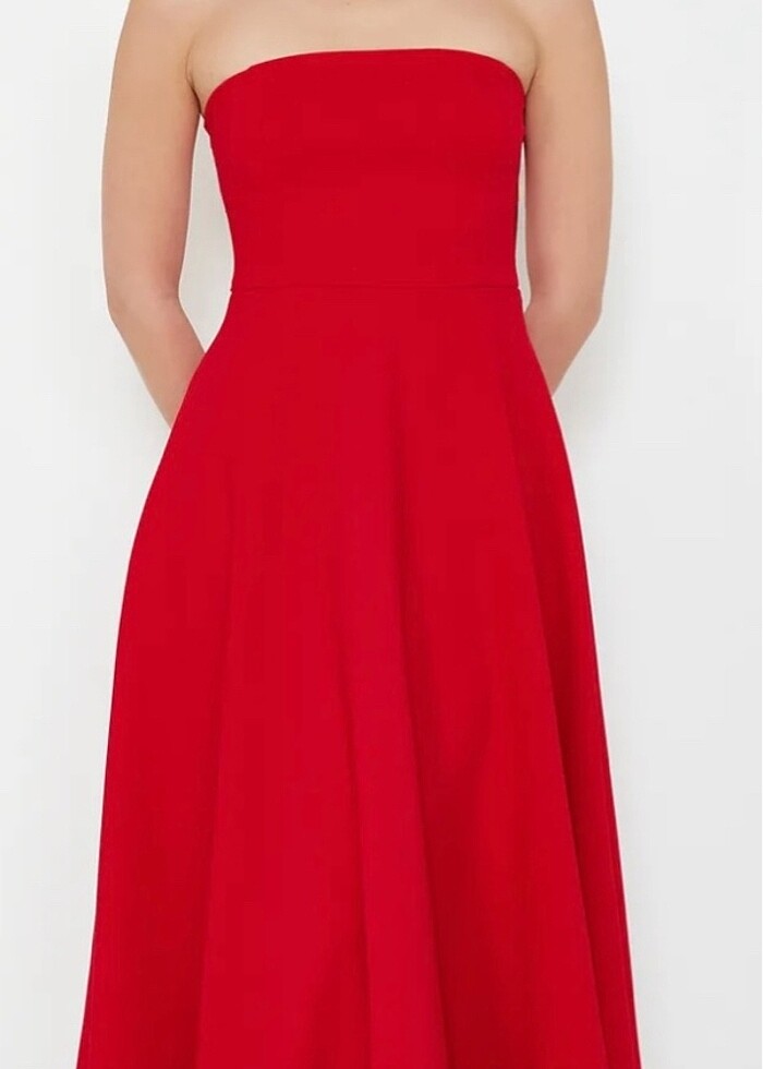 Kırmızı elbise - Görsel 2
