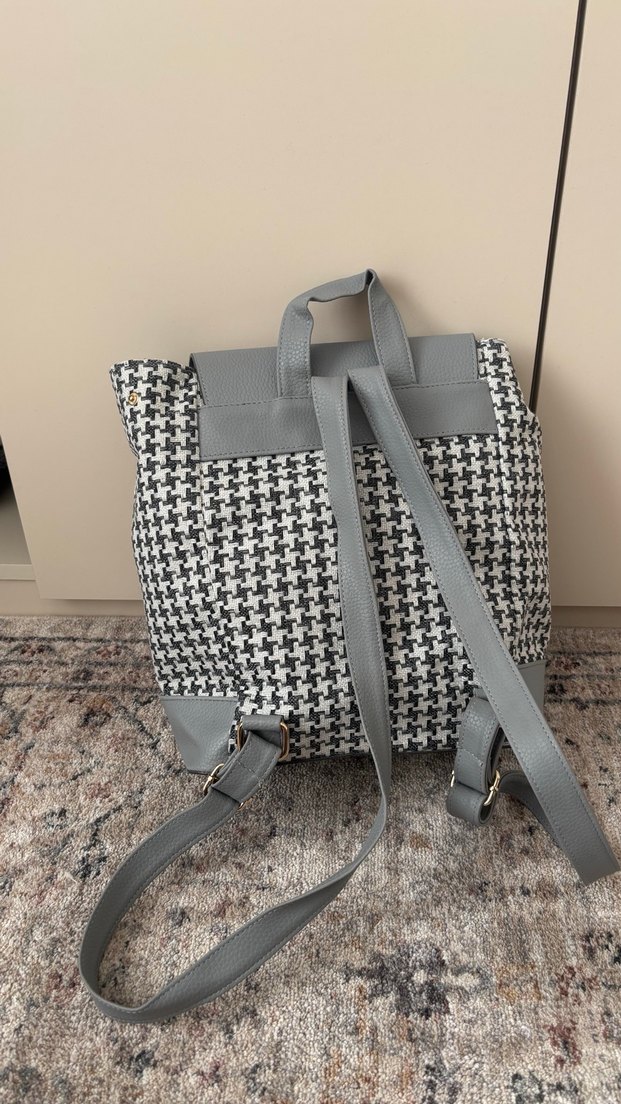 Gri Desenli Kadın Sırt Çantası - Görsel 2