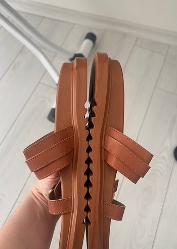 Kahverengi Deri Tokalı Kadın Terlik - Görsel 4