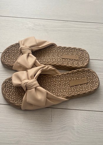 Bej Fiyonklu Dolgu Topuk Kadın Terlik - Görsel 3