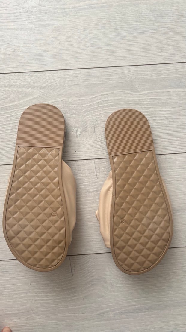 Bej Fiyonklu Dolgu Topuk Kadın Terlik - Görsel 2