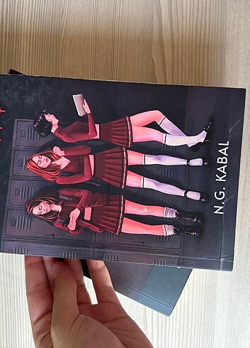 Saklambaç Serisi 1. Kitap - NG. Kabal - Martı Yayınları 