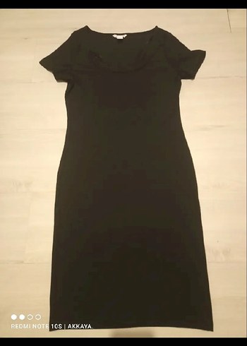 Siyah V Yaka Kısa Kollu Midi Elbise