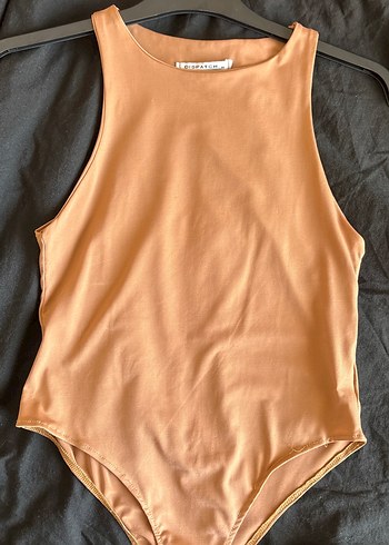 Bej Yüksek Yakalı Kolsuz çıtçıtlı Body